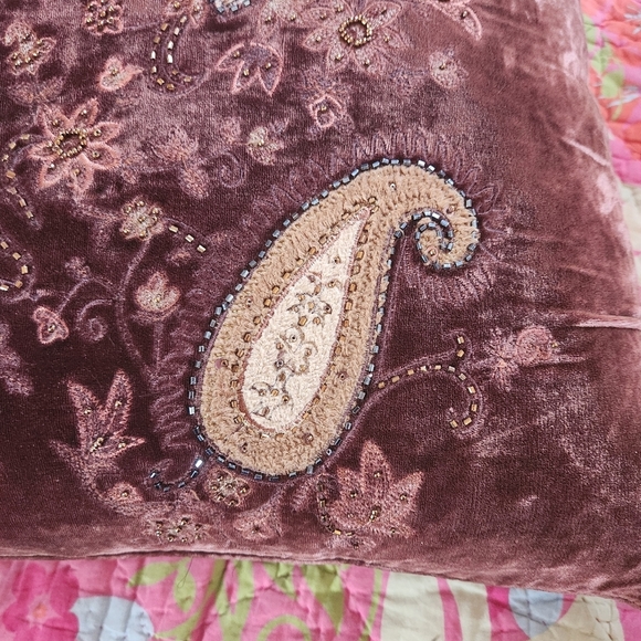 Vintage 90s Brown Velvet Paisley Beaded Down Filled Pillows Home Decor Boho - Picture 3 of 8